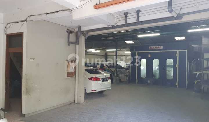 Gedung Untuk Ruang Usaha Di Jl. Wastu Kencana Bandung