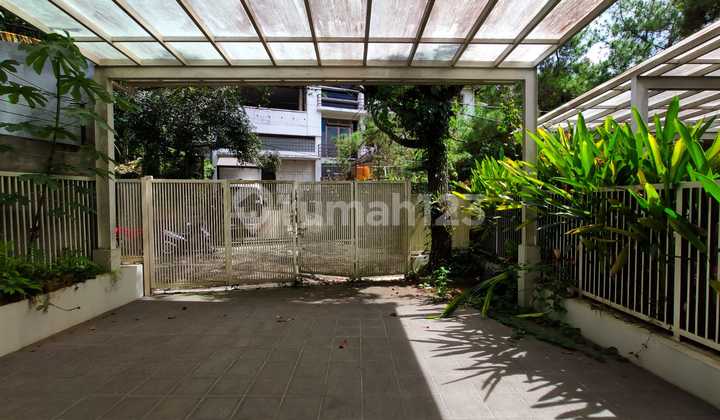 Rumah Asri Siap Huni Tipe Downslope 3 Lantai Ciumbuleuit Bandung 2