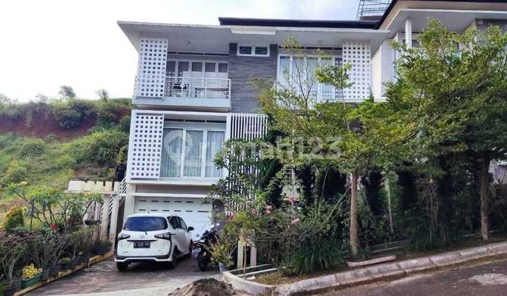 Rumah Nyaman dengan Udara Segar di Resor Dago Pakar Bandung Rumah Nyaman dengan Udara Segar di Resor Dago Pakar Bandung