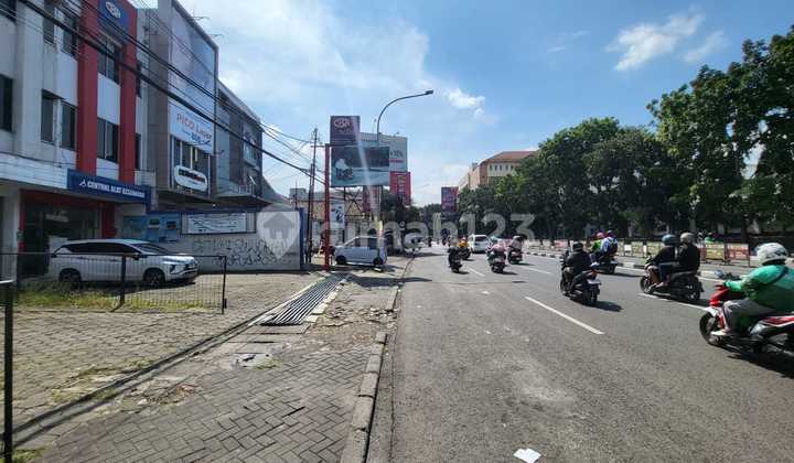 3-Story Shop House on Main Road Sukajadi, in Front of Hasan Sadikin Hospital 2