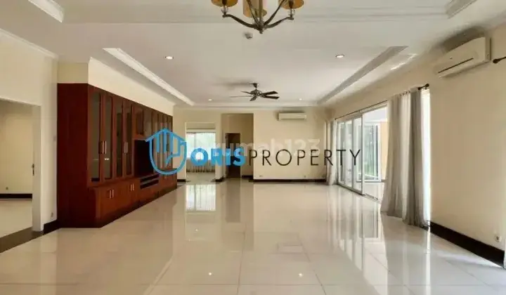 FOR SALE SIMPRUG GOLF
RUMAH 1 LANTAI, JALAN LEBAR
PREMIUM LOCATION
DEKAT SENAYAN CITY

Lokasi Tenang
Lingkungan perumahan, Gated Cluster
 2