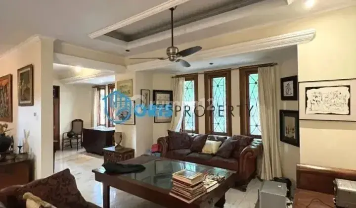 TURUN HARGA !  DIJUAL CEPAT RUMAH LAMA TERAWAT DI  DUKUH PATRA - KUNINGAN LOKASI PRIME AREA PATRA KUNINGAN JALAN LEBAR & TENANG  Lokasi Strategis Akses Jalan Lebar & Rindang Lingkungan Tenang  Luas Tanah 440 m2 Luas Bangunan 400 m2 Bangunan 2 Lantai 2