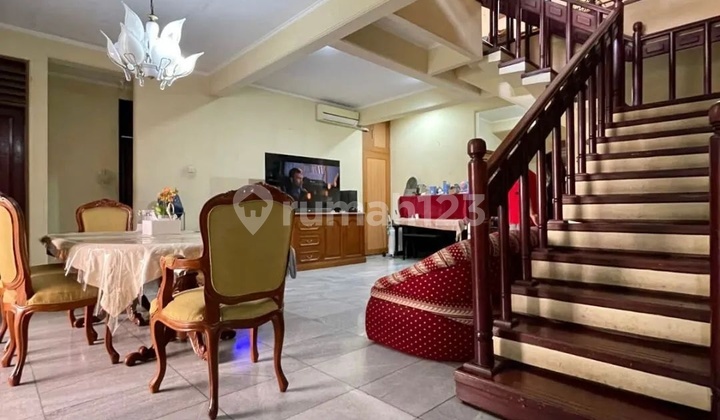 DIJUAL RUMAH DI KUNINGAN
PREMIUM AREA
JALAN DEPAN LEBAR 3