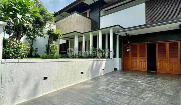 DIJUAL RUMAH CANTIK DI KEBAYORAN BARU
BEAUTIFUL GARDEN HOUSE

Lingkungan Asri & Tenang
Jalan Lebar Bebas Banjir

Luas Tanah 585 m2
Luas Bangunan 500 m2
Bangunan 2 lantai 1