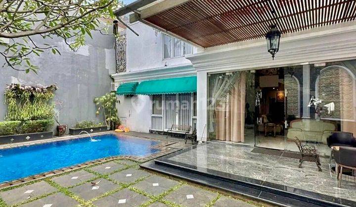 DIJUAL CEPAT RUMAH MEWAH SIAP HUNI DI  SIMPRUG  MODERN CLASSIC HOUSE  Prime Location Lingkungan Tenang & Bebas Banjir Bangunan Sangat Terawat Akses Mudah  Luas Tanah 688 m2 Luas Bangunan 547 m2 Bangunan 2,5 Lantai 1