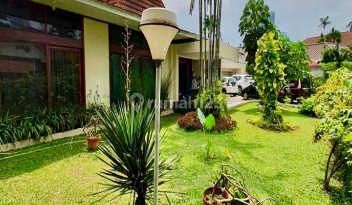 DIJUAL CEPAT RUMAH LOKASI PREMIUM DI PATRA KUNINGAN  EXCLUSIVE AREA LINGKUNGAN ELITE KOMPLEK PERUMAHAN EX MENTERI   Row Jalan Lebar & Tenang Lingkungan Aman & Nyaman  Luas Tanah 1224 m2  Luas Bangunan 500 m2 Bangunan 1 lantai 2