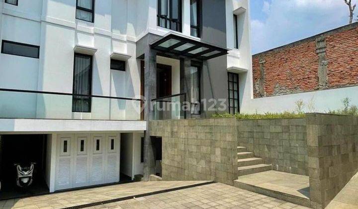 DIJUAL CEPAT RUMAH SIAP HUNI DI MENTENG BRAND NEW HOUSE  Luas Tanah 395 m2 Luas Bangungan 788 m2 Bangunan 2,5 lantai + Basement 1