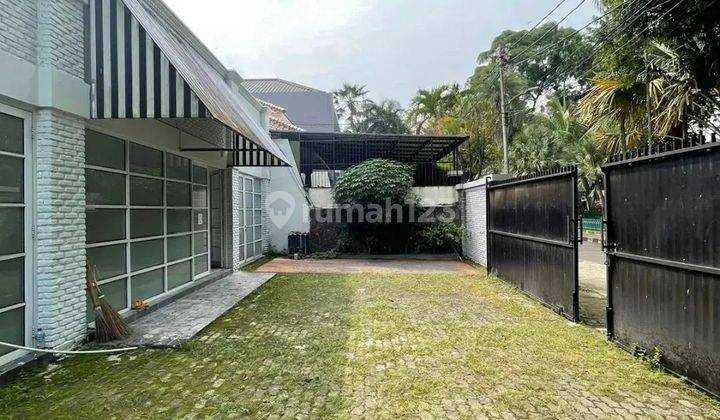 DIJUAL CEPAT RUMAH DI BRAWIJAYA - KEBAYORAN BARU
RUMAH 1 LANTAI, PREMIUM AREA

Luas Tanah 400 m2 
Luas Bangunan 250 m2 1