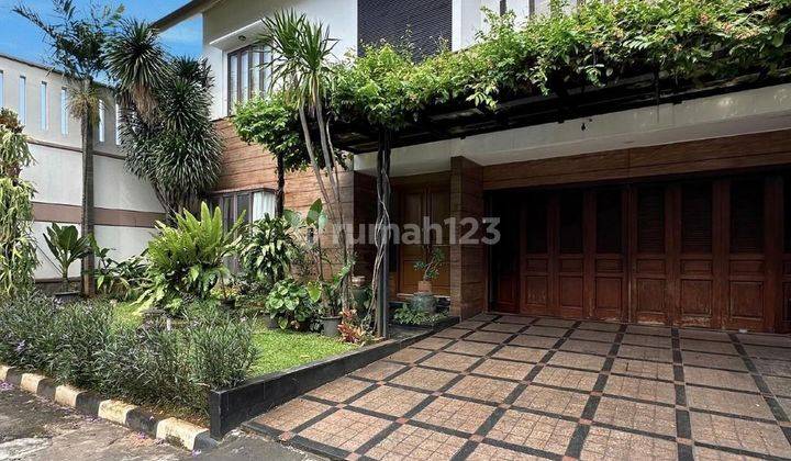 DIJUAL CEPAT RUMAH SIAP HUNI DI LEBAK BULUS
MODERN MINIMALIST TOWNHOUSE
SEMI FURNISHED

One Gate System
Keamanan 24 jam
Row Jalan Lebar

Luas Tanah 474 m2
Luas Bangunan 664 m2
Bangunan 2 lantai 2