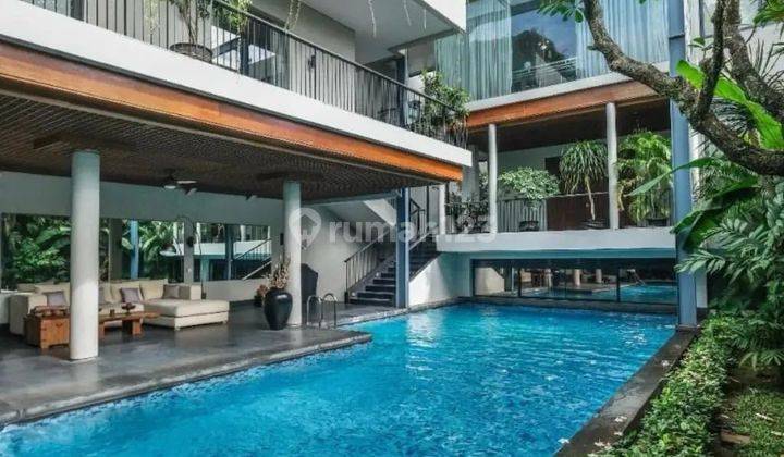 DIJUAL CEPAT RUMAH CANTIK SIAP HUNI DI KEMANG LUXURIOUS RESORT HOUSE  Luas Tanah 725 m2 Luas Bangunan 1300 m2 Bangunan 3,5 lantai 1