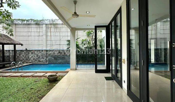 TURUN HARGA !  DIJUAL RUMAH SIAP HUNI DI  KEMANG  MODERN TROPICAL TOWNHOUSE DALAM CLUSTER, DEKAT KEMANG RAYA   Luas Tanah 468 m2 Luas Bangunan 389 m2 Bangunan 2 lantai 1