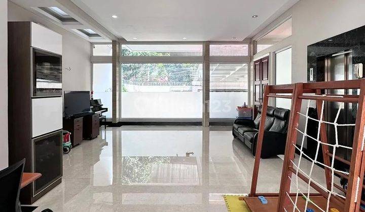 DIJUAL CEPAT RUMAH DI PRAPANCA RAYA - KEBAYORAN BARU
COCOK UNTUK HUNIAN, KLINIK & KANTOR

Luas Tanah 250 m2
Luas Bangunan 500 m2
Bangunan 4 lantai 1