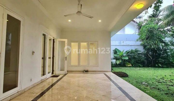 DIJUAL CEPAT RUMAH DI KEMANG
DEKAT KEMANG RAYA
HALAMAN LUAS 

Bentuk Tanah Kotak
Bebas Banjir
Row Jalan Lebar 2 mobil

Luas Tanah 860 m2
Luas Bangunan 600 m2
Bangunan 2 lantai  2