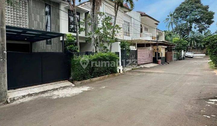 DIJUAL CEPAT RUMAH SIAP HUNI DI KEBAYORAN LAMA
DALAM KOMPLEK 

Luas Tanah 171 m2
Luas Bangunan 192 m2
Bangunan 2 Lantai 1