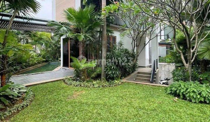 TURUN HARGA !

DIJUAL CEPAT RUMAH SIAP HUNI DI  KUNINGAN - JAYA MANDALA
LUXURIOUS MODERN TROPICAL HOUSE

Luas Tanah 588 m2
Luas Bangunan 850 m2
Bangunan 3 lantai 1