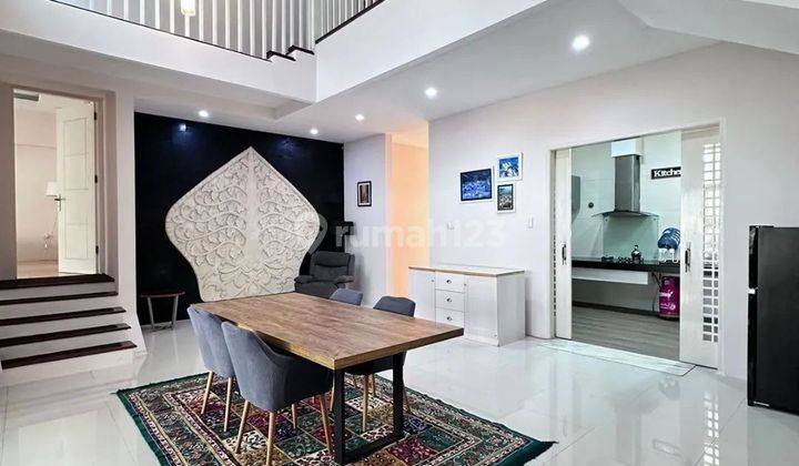 DIJUAL CEPAT RUMAH SIAP HUNI DI CIRENDEU DALAM KOMPLEK SEMI FURNISHED  Row Jalan Lebar Lingkungan Nyaman &Tenang Akses Mudah Dekat ke MRT Lebak Bulus   Luas Tanah 597 m2 Luas Bangunan 350 m2 Bangunan 2 lantai 2