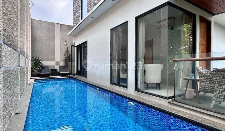 TURUN HARGA !  FOR SALE VETERAN DALAM KOMPLEK FULLY FURNISHED  Luas Tanah 180 m2 Luas Bangunan 280 m2 Bangunan 3 lantai 1