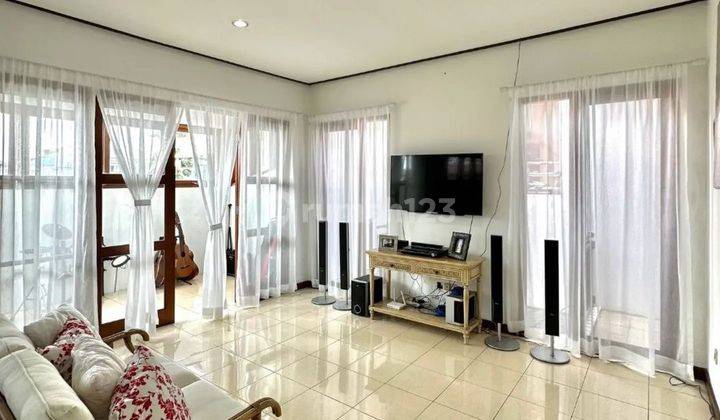 TURUN HARGA !  FOR SALE TEBET - ASEM BARIS MODERN TROPICAL HOUSE  Luas Tanah 408 m2 Luas Bangunan 350 m2 Bangunan 2 lantai 2