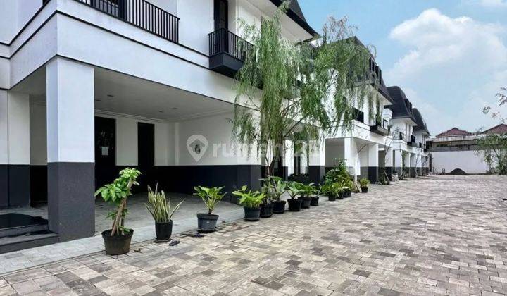 Dijual Cepat Rumah Baru Di Pondok Indahbrand New Townhousedesigned By Han Darmawan Architectureone Gated Security Akses Jalan Lebarlandscape By Larch Studio 1