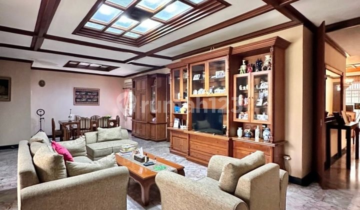 Rumah Strategis di Area Senopati - Kebayoran Baru, LT 401 LB 280 2