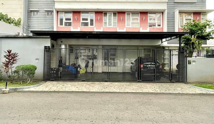 RUMAH 3 LANTAI SIAP HUNI DEKAT KE PIM 2 (T/B: 260/310) 1