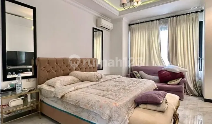 Rumah Bagus Fully Furnished di Komplek Kebayoran Lama, T 300 B 650 2