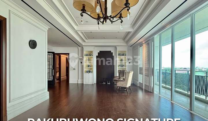 Luxury 3 BR Apartment in Pakubuwono Signature, Area 319 m²
