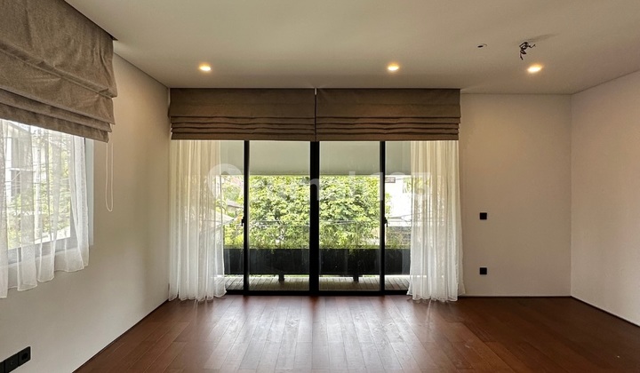 Modern Tropical Townhouse in Kemang, Land Area 224, Building Area 380 2