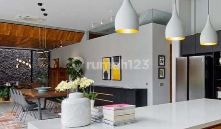 Rumah Terenovasi Bagus Siap Huni di Kemang - Ampera, T 560 B 480 2