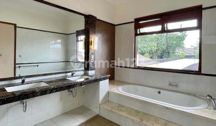 Rumah Hunian dan Usaha di Area Komersial Cipete, T 1084 B 650 2