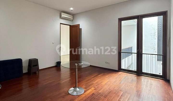 Beautiful House Ready to Occupy in Kebayoran Baru Complex, Land Area 328, Building Area 350 2