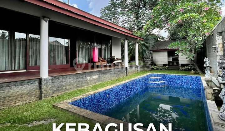 Tropical House Halaman Luas di Kebagusan, LT 1431 LB 500