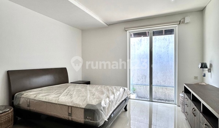 Modern Minimalist House Dalam Townhouse Veteran, T 208 B 182 2