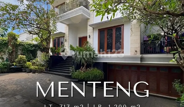 Rumah Tropis Halaman Luas di Menteng, T 717 B 1200