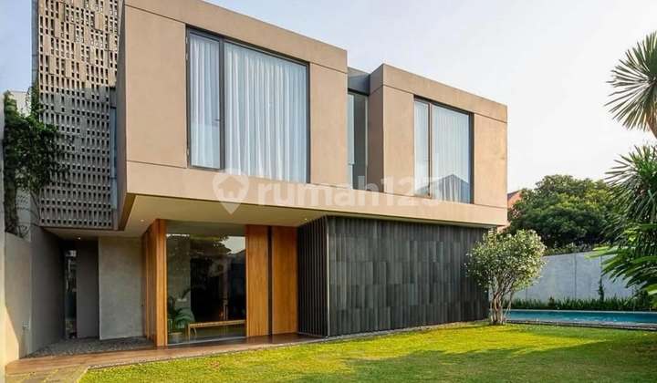 Rumah Modern Halaman Luas di Jati Padang - Pejaten, LT 695 LB 450 2