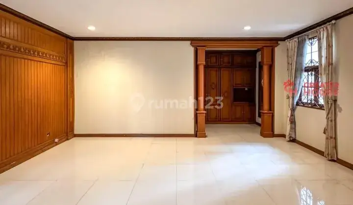 Rumah Siap Huni di Jalan Lebar Mega Kuningan, T 510 B 430 2