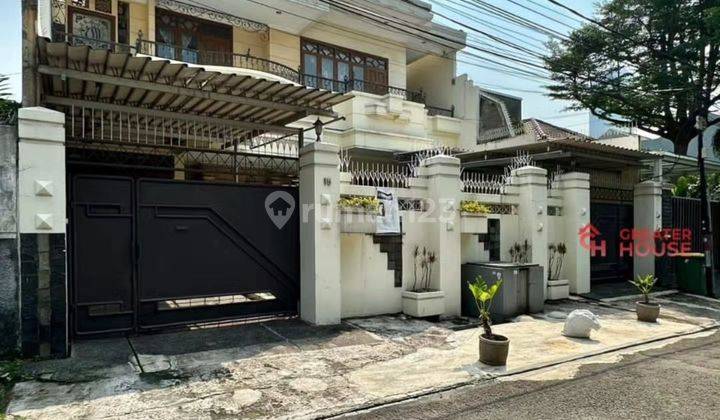 Rumah Modern Klasik di Area Senopati Kebayoran Baru, T B 334 365 2