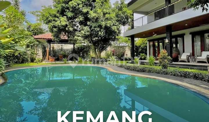 Luxurious Modern Tropical House di Compound Kemang, T 883 B 400
