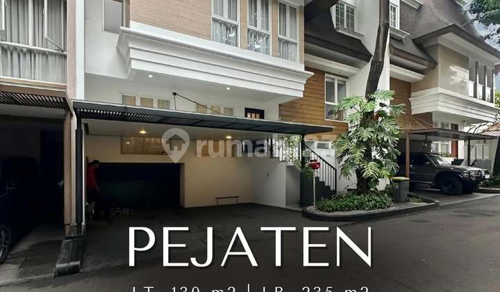 Modern Tropical Townhouse di Pejaten, T 130 B 235