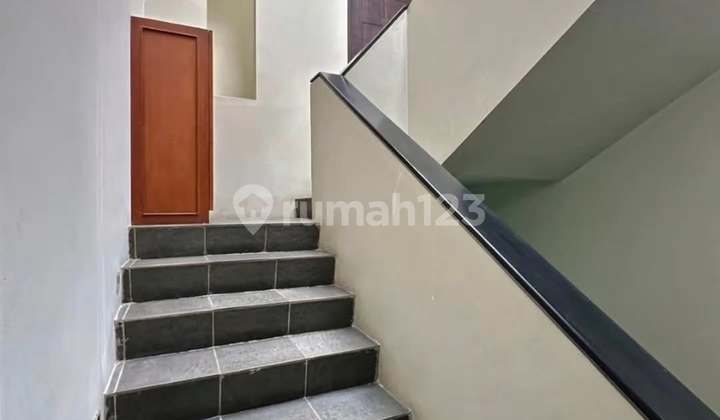 Exclusive Boarding House in a Lush Area of Kebayoran Baru, L 200 B 500 2