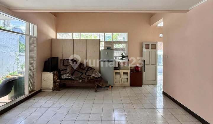 Beautiful House in Kebayoran Baru Near Senayan, Land Area 314 Building Area 229 2