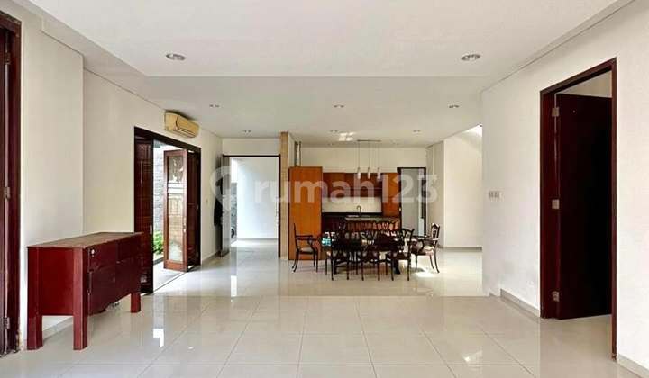 Rumah Modern Tropis Hook di Cilandak, T 365 B 300 2