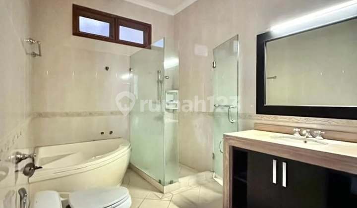 Rumah Mewah Hook di Komplek Premium Patra Kuningan, LT 650 LB 900 Rumah Mewah Hook di Komplek Premium Patra Kuningan, LT 650 LB 900