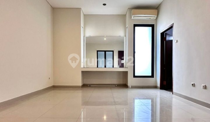 Ready-to-Occupy House in Gaharu Area, Cipete - Cilandak, Land Area 497 m², Building Area 320 m² 2