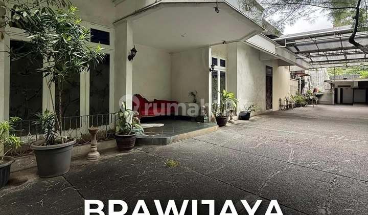 Rumah Hook 1 Lantai Siap Huni di Brawijaya, LT 790 LB 200