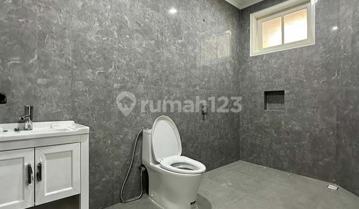 Rumah Mewah Baru Renovasi di Pondok Indah, LT 408 LB 800 Rumah Mewah Baru Renovasi di Pondok Indah, LT 408 LB 800