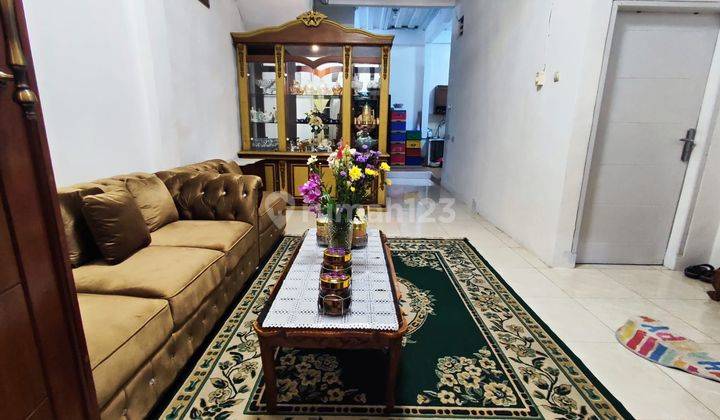 Rumah 2 Lt  Full Renovasi Harga Terjangkau Di Jakarta Pusat 2