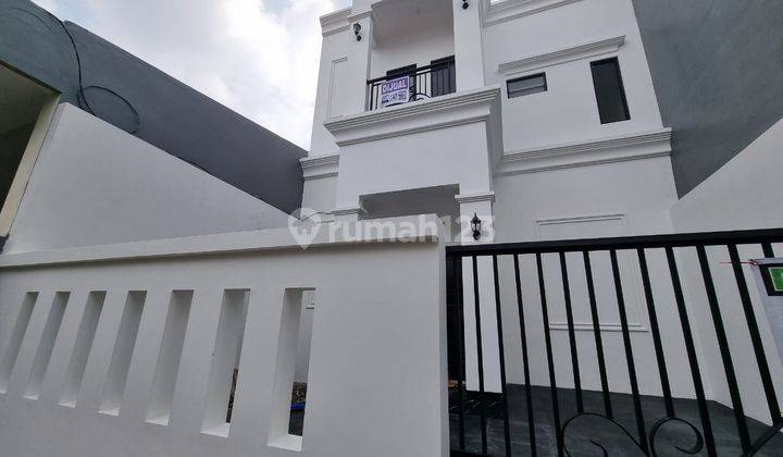 Dijual Rumah 2 Lantai Classic Moderen Di Bulevard Hijau  Harapan Indah Bekasi 2