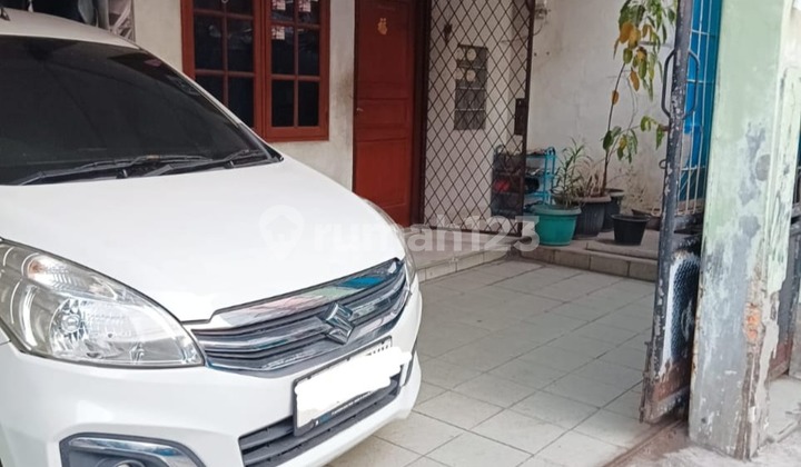 Rumah Strategis Cocok Untuk investasi Kost kostan di Jakarta pus