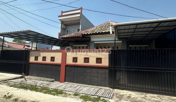 Disewakan siap huni Rumah 2 lantai Hoek di Harapan Indah Bekasi 1